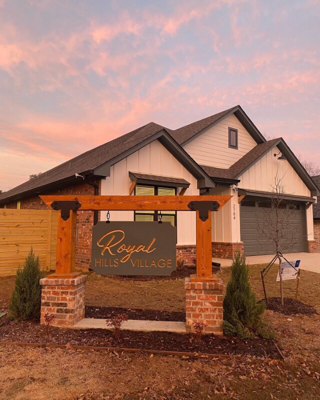 Building Photo - 2712 Royal Vlg Wy