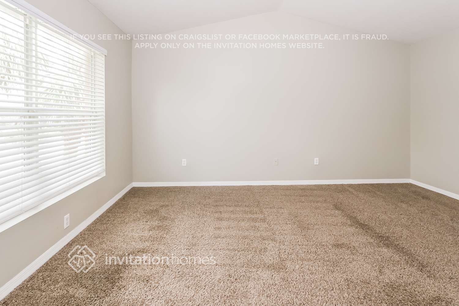 Building Photo - 215 River Bluff Ln