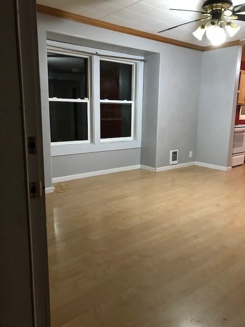 Building Photo - 208 B St