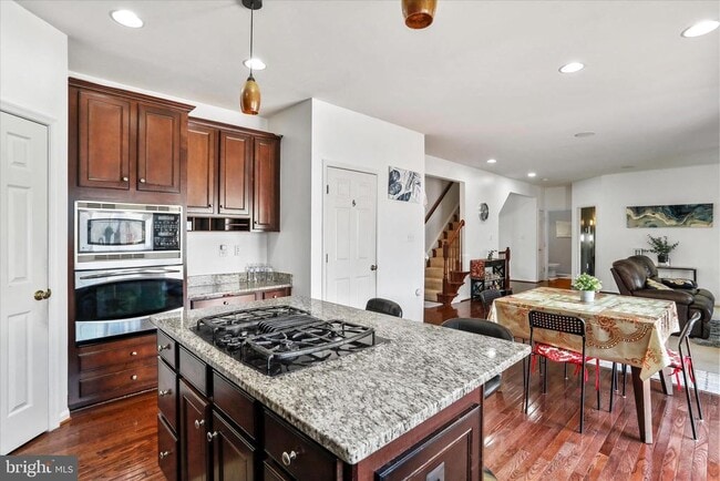 Building Photo - 301 Fontana Cir