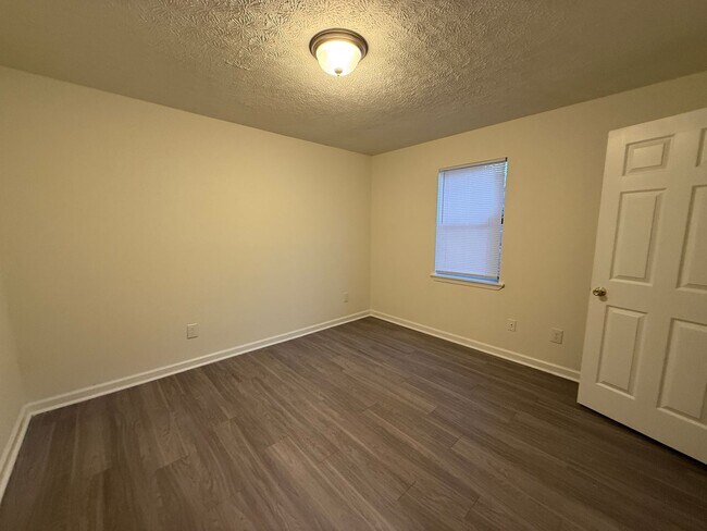 Building Photo - 1091/1093 Cantrell Ln