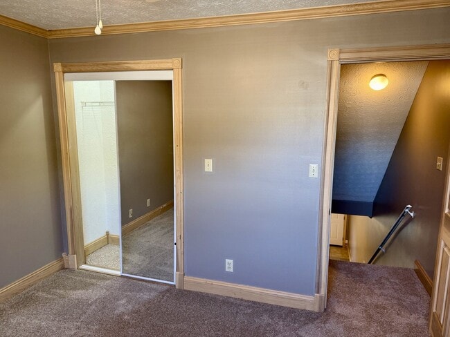 Building Photo - 1616 Spring Valley Dr