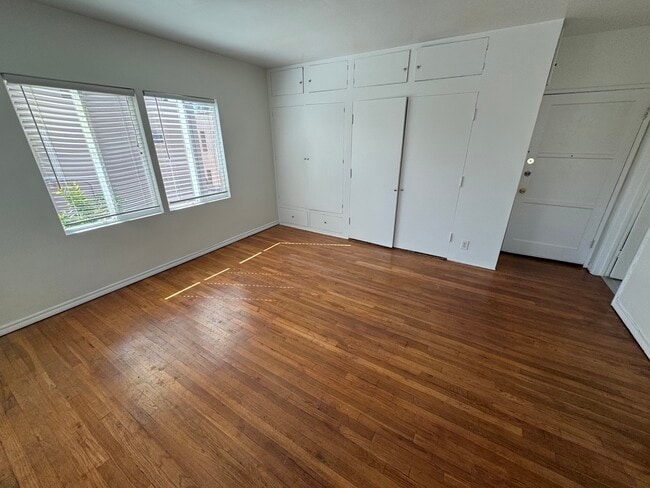 Building Photo - 9217 Alcott St