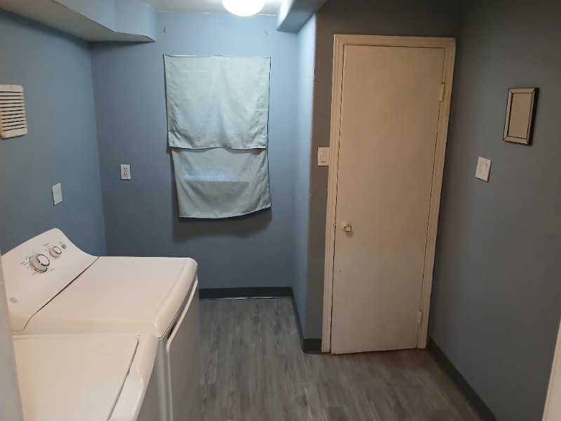 Building Photo - 630 E 6th St