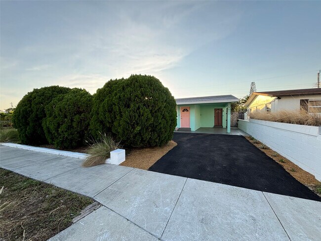 Building Photo - 3811 NE 18th Ave