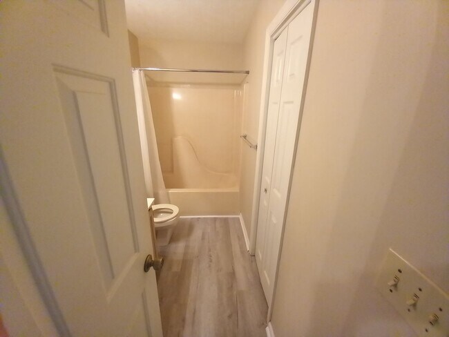 Building Photo - First Floor, 1 Bedroom, 1 Bath Condo with ...