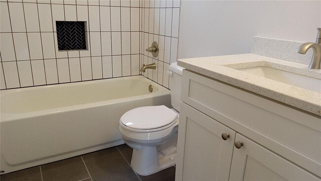 Building Photo - 2156 Park Terrace