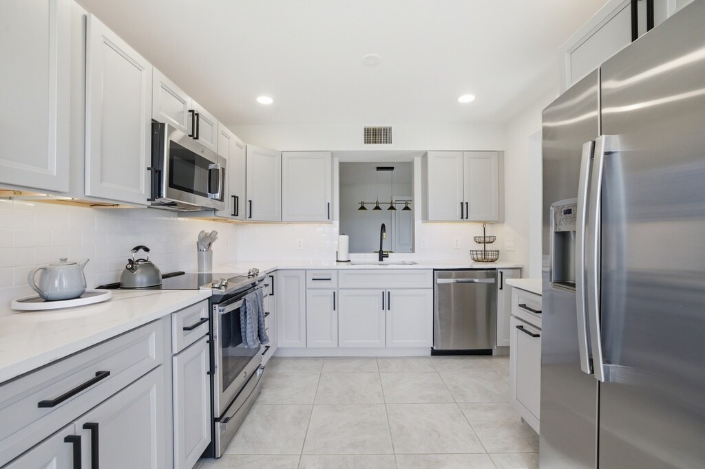 Building Photo - 12521 Kelly Sands Way