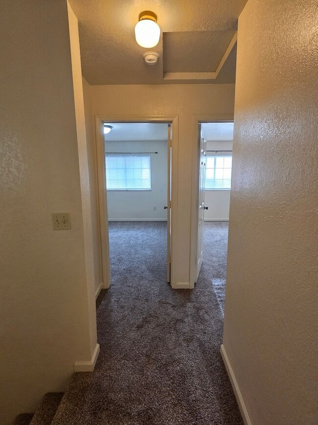 Building Photo - Spacious 3 Bedroom, 2.5 Bath Townhome in Wi Wuk, CA