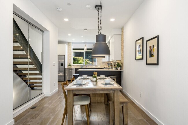 Building Photo - 722 3rd Ave N