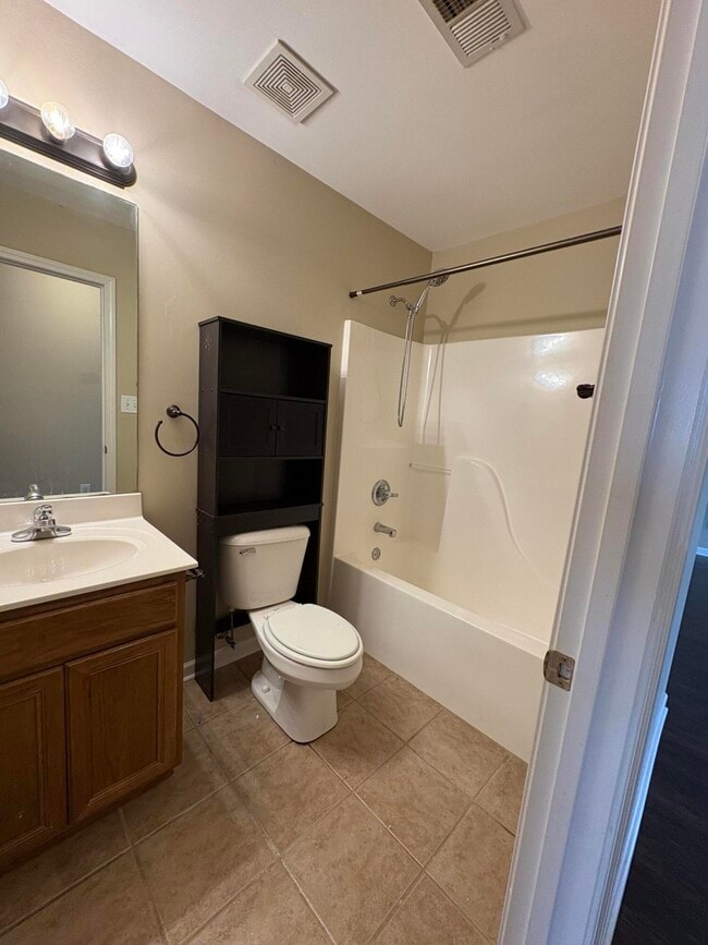 Building Photo - 2576 Moray Pl