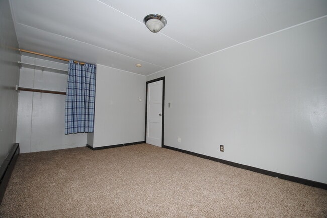 Building Photo - 2 Bed 1 Bath in Great Location!