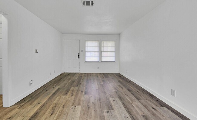 Building Photo - Cozy 2 BD 1 BA Home in Waco