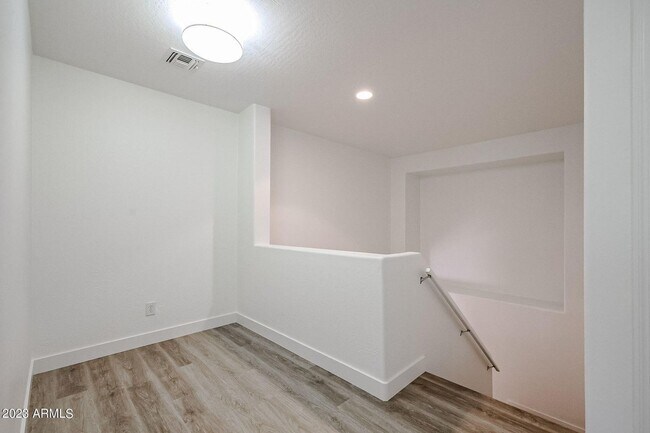 Building Photo - BRAND NEW 5 BEDROOM HOME IN PHOENIX