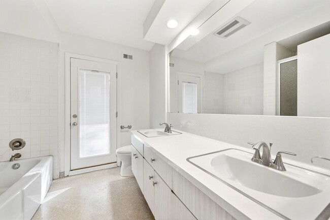 Building Photo - Alto Cedro Estate Lease