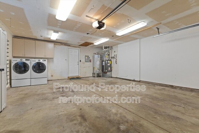 Building Photo - 5860 SW 191st Ave