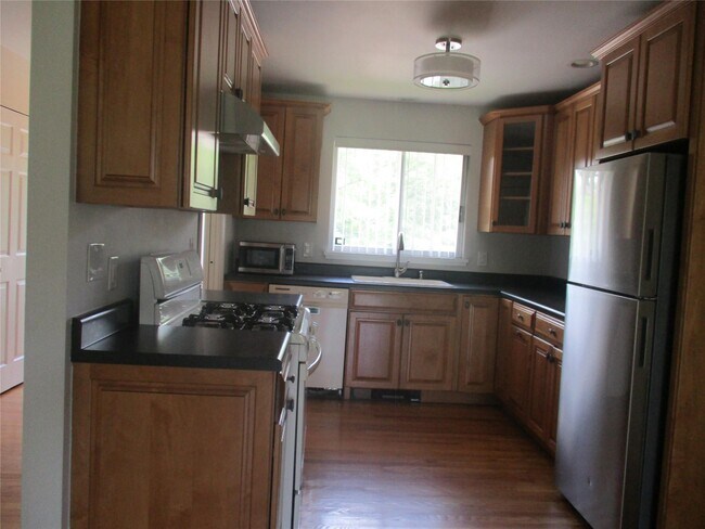 Building Photo - 2 Barnett Dr