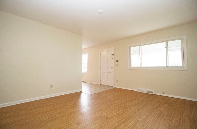 Building Photo - 3652 Dixie Dr