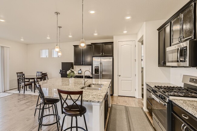 Building Photo - **** SPECIAL OFFER: 1 Month Rent FREE, if lease by July 1st week ****** Beautiful 4 bed, 4 bath h...