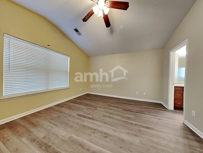 Building Photo - 116 Spring Lakes Dr