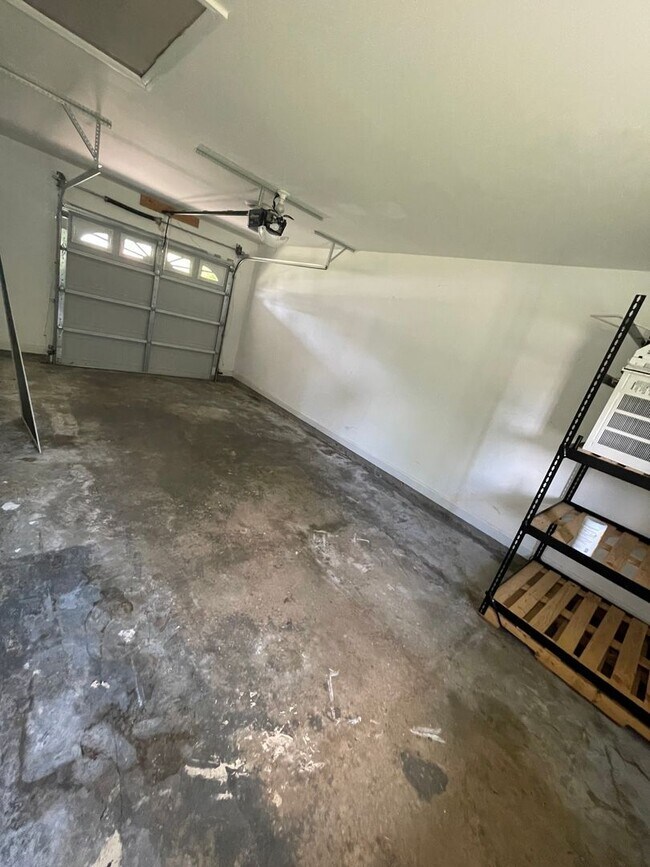 Building Photo - 104 Timber Ln