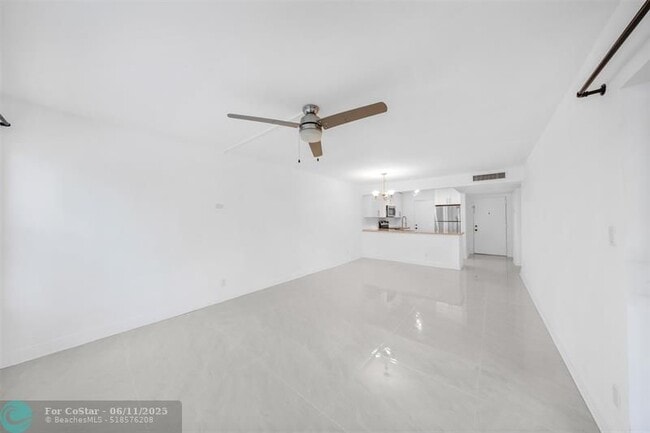 Building Photo - 2300 S Cypress Bend Dr