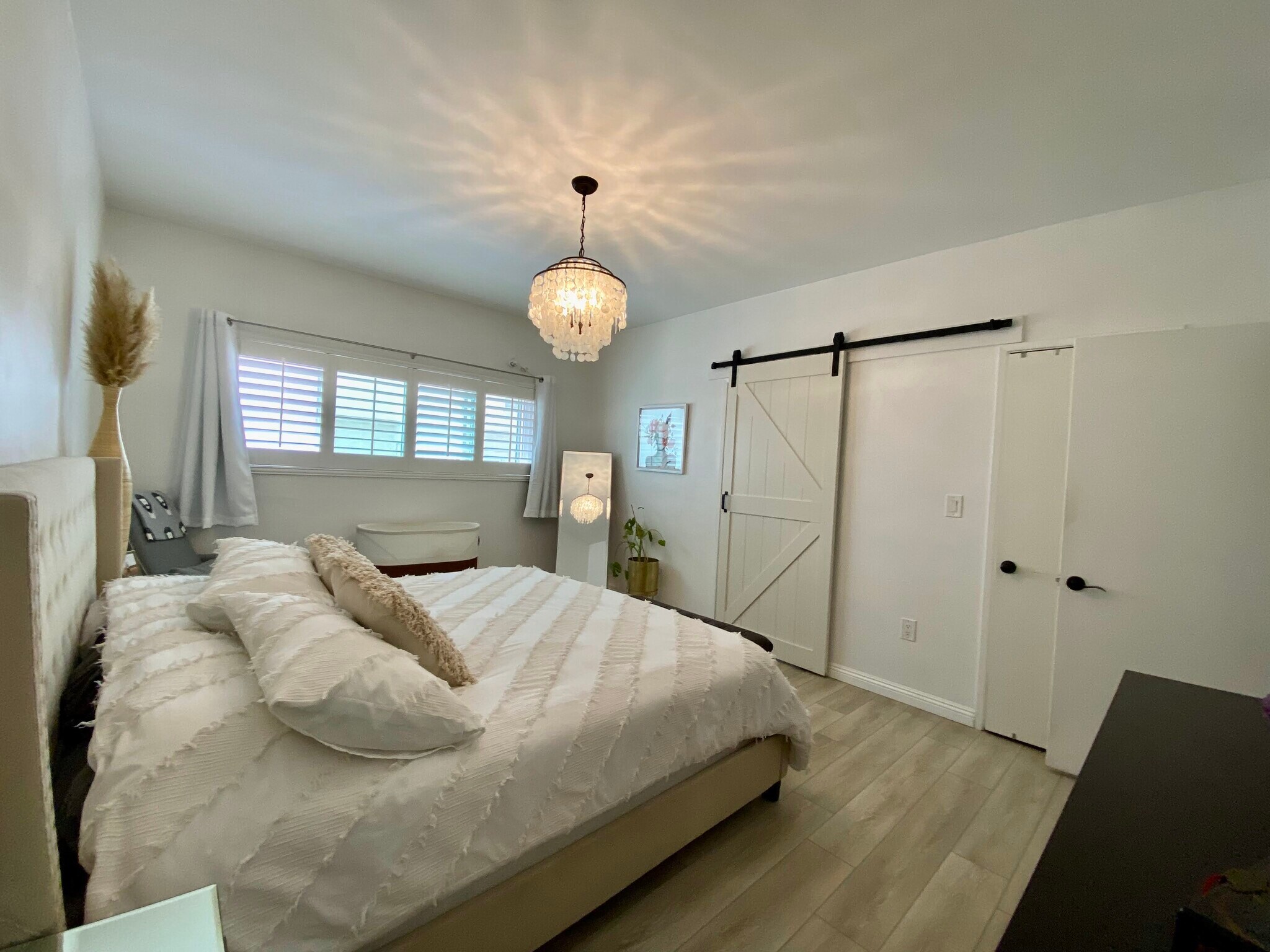 Master bed - 11820 Mayfield Ave