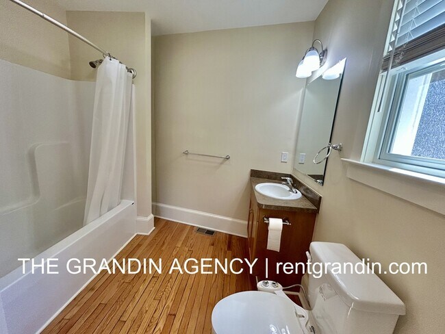 Building Photo - 1518 Wautauga St SW