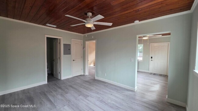 Building Photo - 6409 Ridgewood Ave