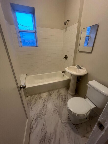 15 Goldsmith Ave 22 - 14 Goldsmith Ave