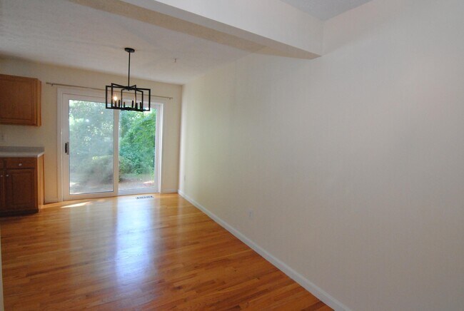Building Photo - 68 Georgetown Dr