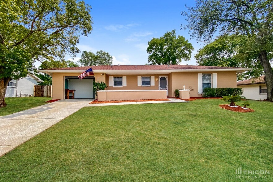 Primary Photo - 12336 Mayberry Rd