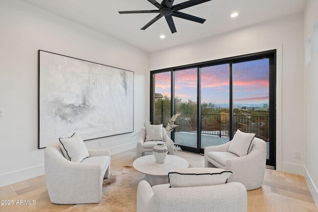 Building Photo - 3135 E Palo Verde Dr
