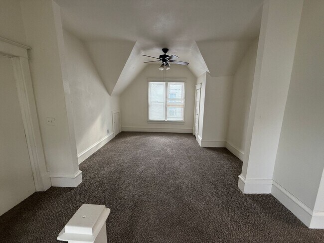 Building Photo - 1621 Court St