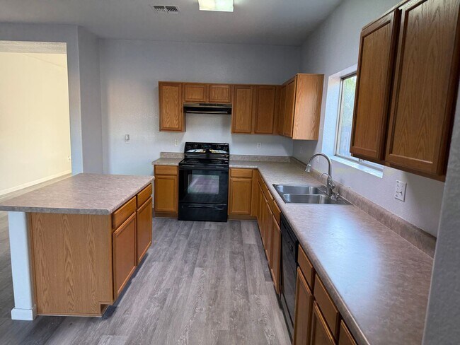 Building Photo - 33190 N Cherry Creek Rd