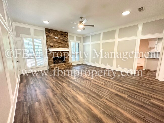 Building Photo - Charming 3 Bedroom, 2.5 Bathroom Home in A...