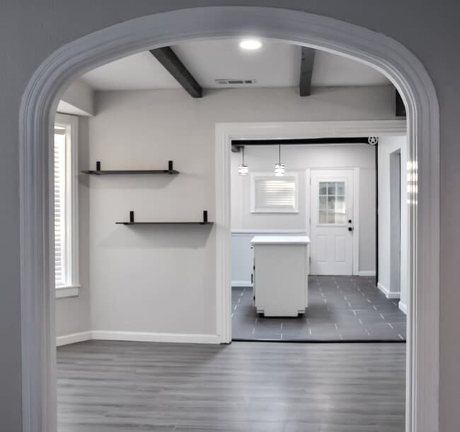 Building Photo - 114 Yates St