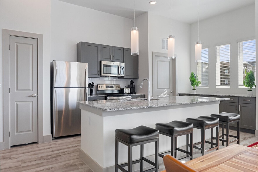 Building Photo - 12100 1/2 Ferrystone Glen Drive-SI FL4-ID1240337P