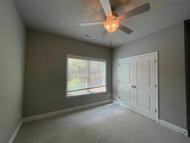 Building Photo - 3483 Lost Oak Dr NE