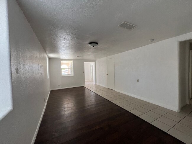 Building Photo - P026