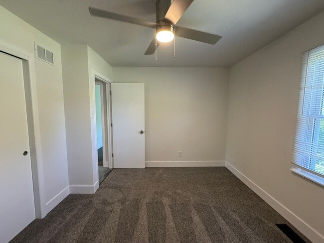 Building Photo - 4 Bedroom house with Second kitchen in basement