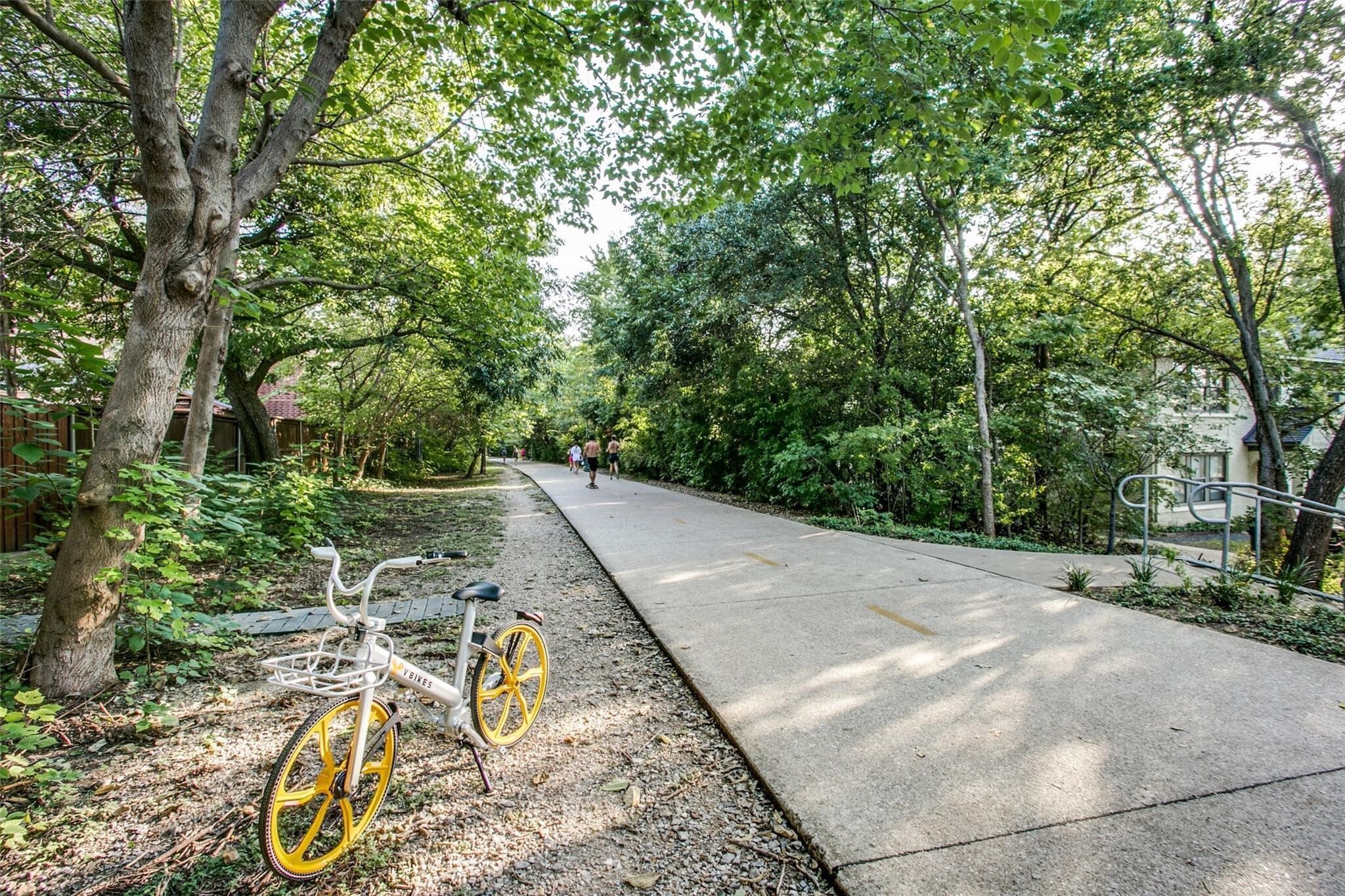 Building Photo - 7215 Holly Hill Dr