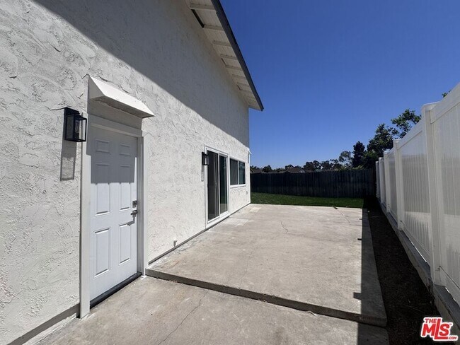Building Photo - 2863 Carmar Way