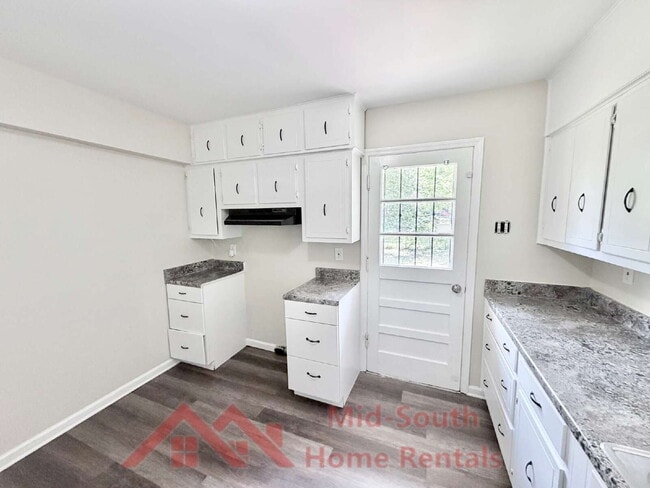 Building Photo - 3284 Parham St