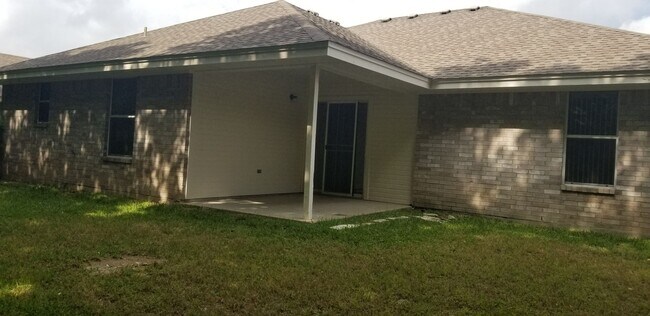 Building Photo - 2305 Upland Bend Dr