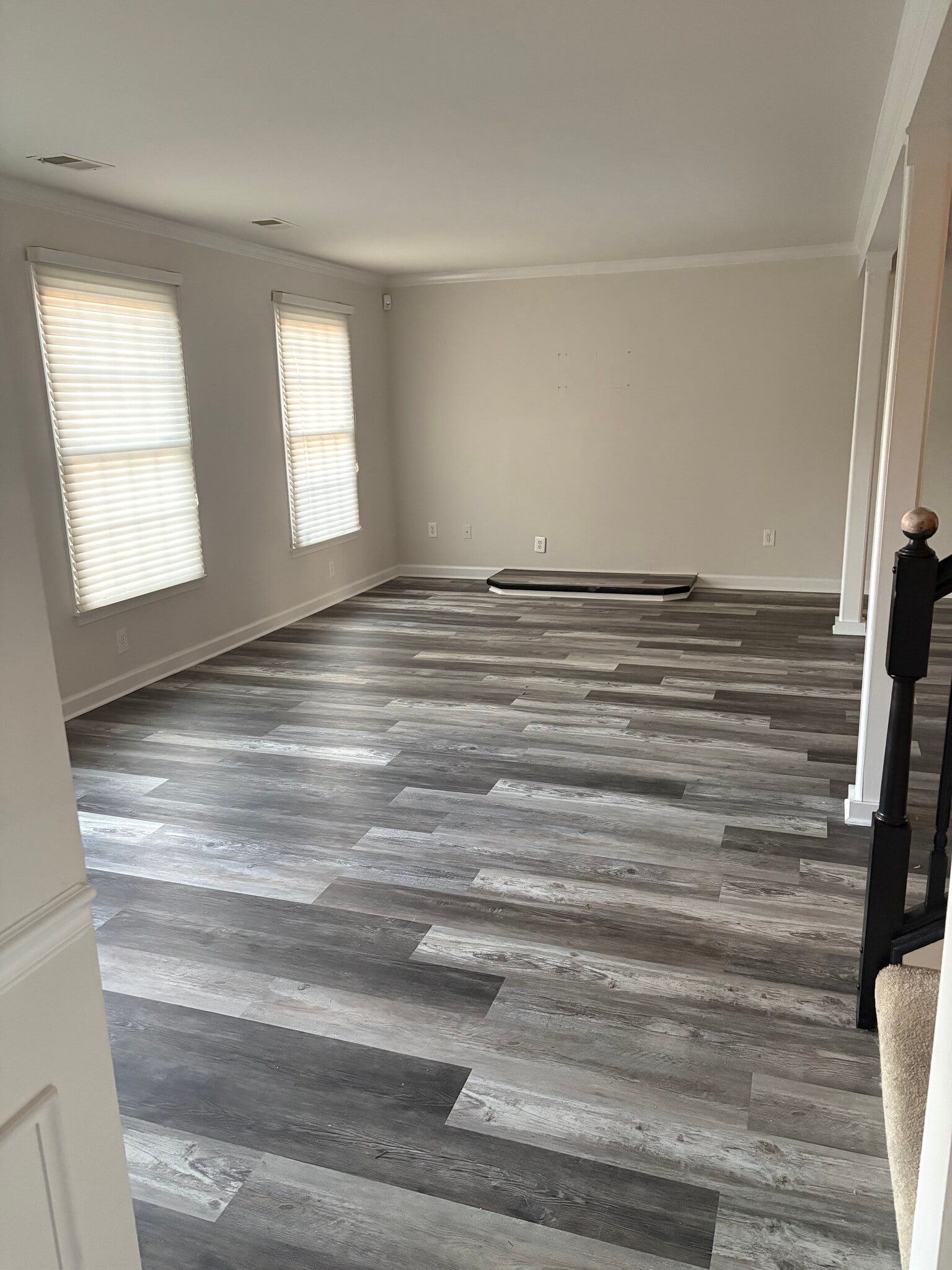 family room - 548 Quince Ct