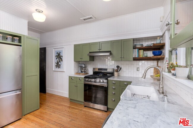 Building Photo - 3438 4th Ave