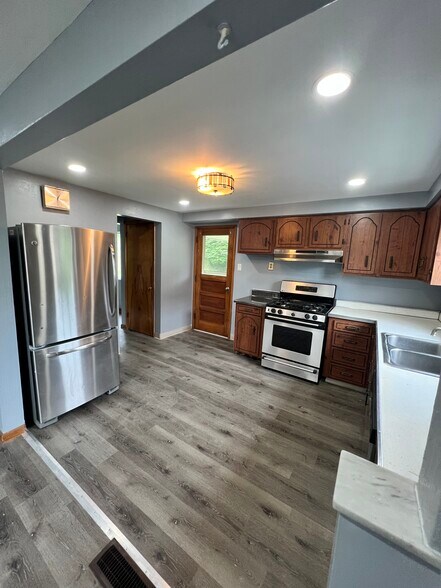 Kitchen - 3642 Linden Ave