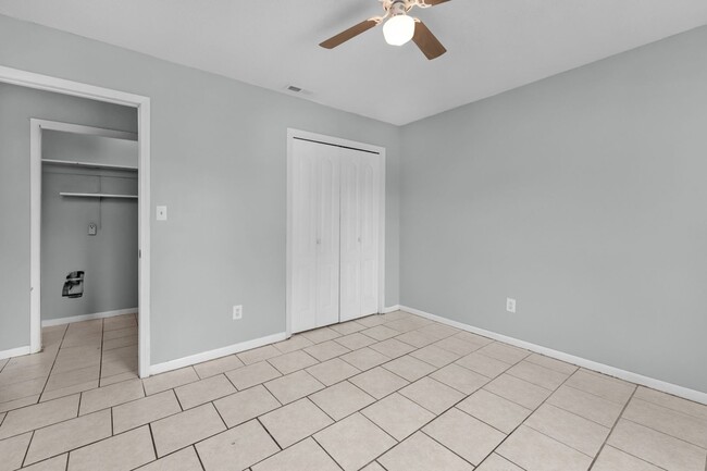 Building Photo - Fresh, Cozy, & Totally Updated — Move Righ...