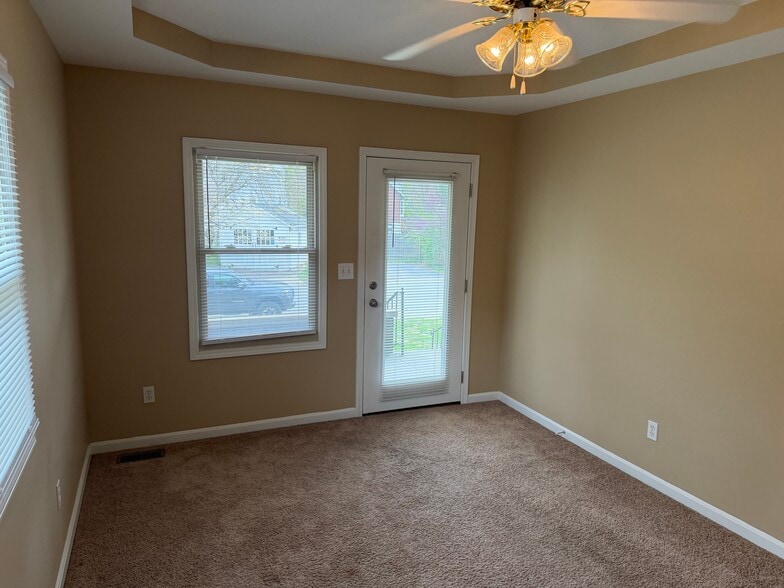 Building Photo - 318 W Kenwood Way